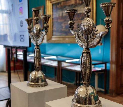 Muzejā notika profesionālas sarunas par sakrālā mantojuma saglabāšanu un Eltišķu baznīcas svečturu restaurāciju