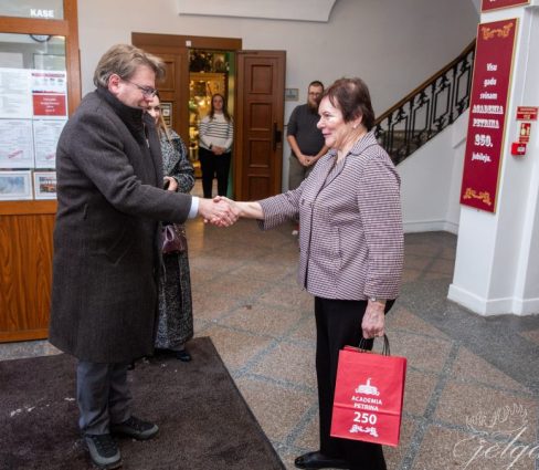 Muzeju apmeklē Francijas vēstnieks Latvijā