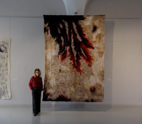 Muzejā viesojas franču tekstilmāksliniece Lorīne Malangro